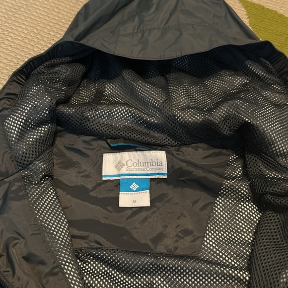 Columbia omni-tech light rain coat LAST CHANCE BEFORE ITS DONATED - Picture 2 of 3
